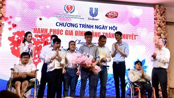 Hạnh phúc gia đình Vầng trăng khuyết