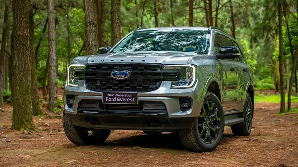 Ford Everest 2022 giá lăn bánh bao nhiêu và có gì nổi bật?