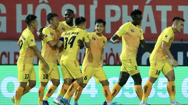 V-League 2022: HAGL chia điểm Bình Định