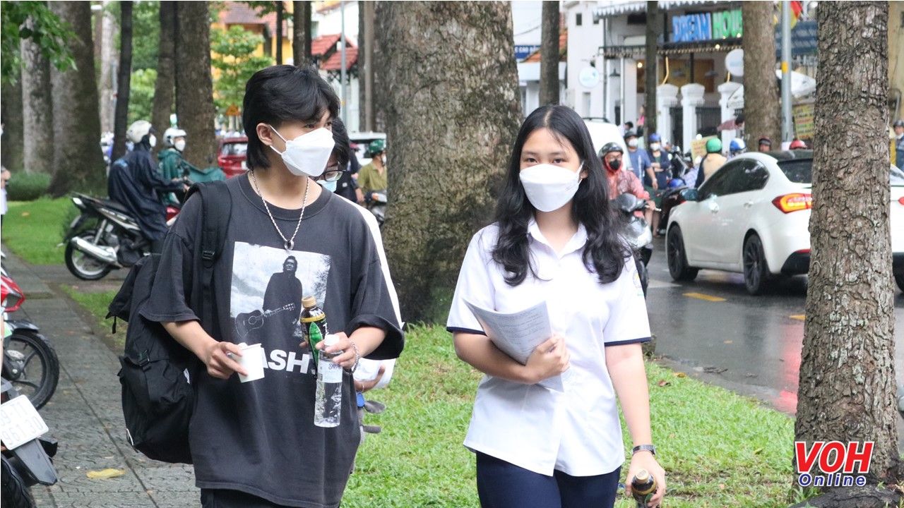 6 trường hợp thí sinh vi phạm do mang điện thoại vào phòng thi
