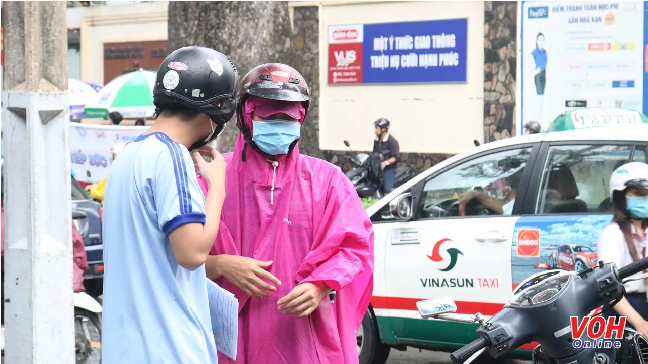 Thí sinh hoàn thành bài thi Ngoại ngữ với tâm trạng thoải mái vì đề dễ