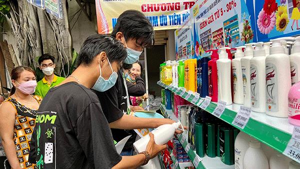 Chăm lo tốt hơn cho công nhân thông qua siêu thị giá rẻ