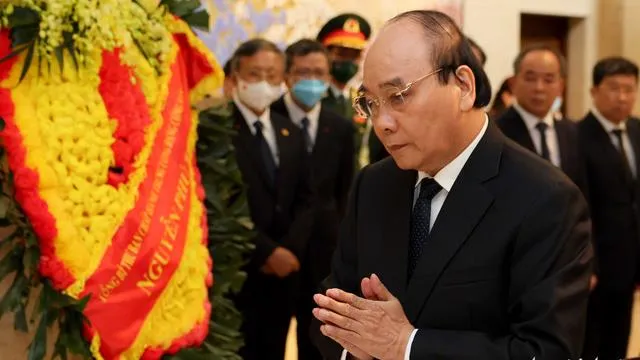 Chủ tịch nước và Thủ tướng Chính phủ tưởng niệm cố Thủ tướng Nhật Bản Abe Shinzo