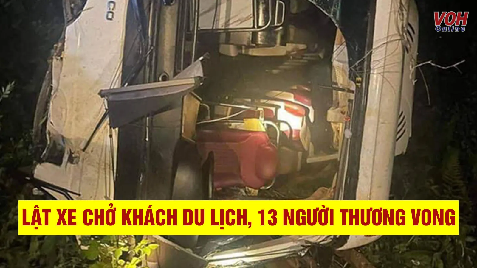 Phú Thọ: Lật xe chở khách du lịch, 13 người thương vong