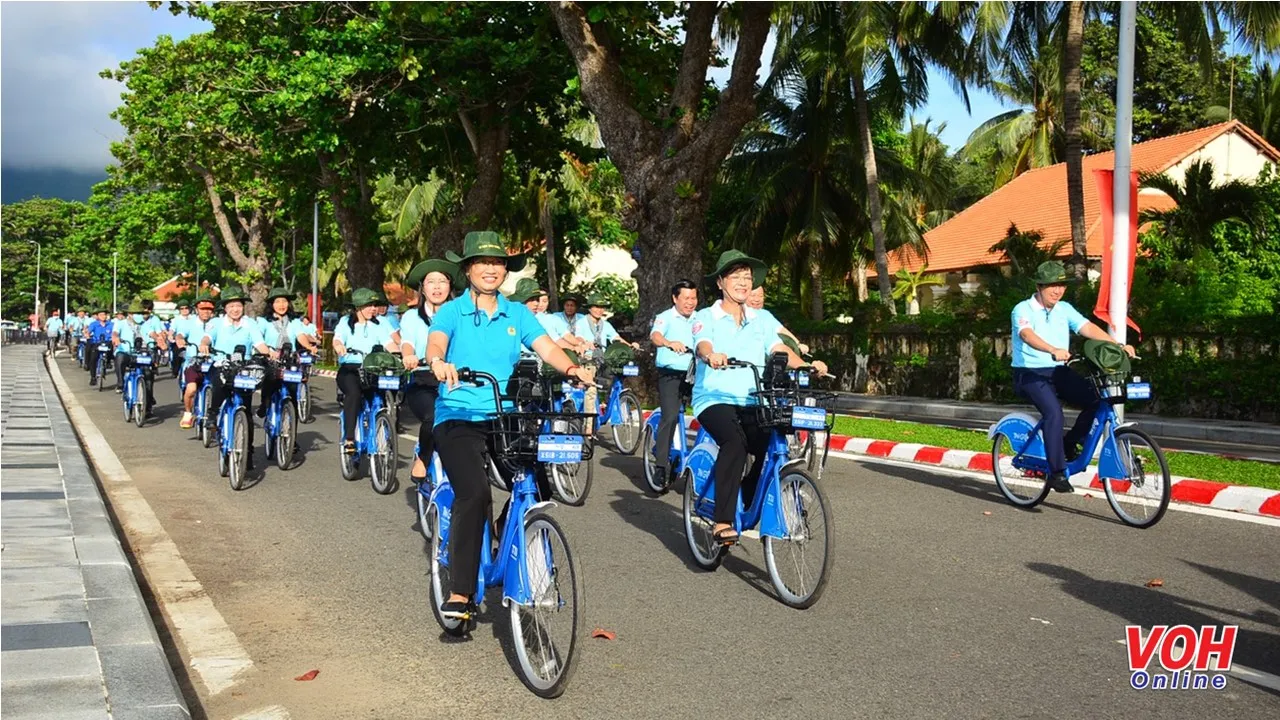 Sôi nổi hoạt động diễu hành xe đạp kỷ “Vì Côn Đảo xanh”