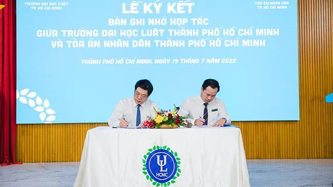 Trường Đại học Luật TPHCM và Tòa án Nhân dân TPHCM ký kết hợp tác phối hợp tổ chức hội thảo về án lệ