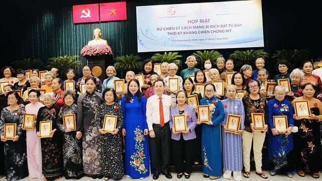 Nữ chiến sỹ cách mạng - Kiên trung bất khuất trong tù và tận hiến trong thời bình