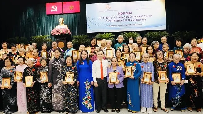 Nữ chiến sỹ cách mạng - Kiên trung bất khuất trong tù và tận hiến trong thời bình