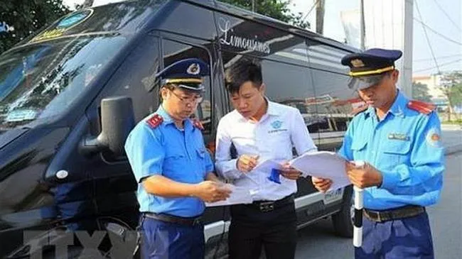 Lợi dụng đổ xăng dầu để đón trả khách sai quy định