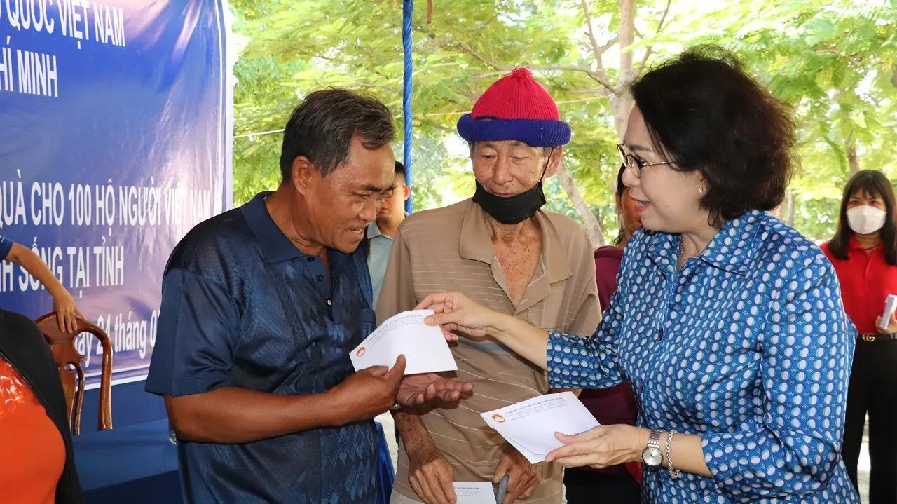 Lãnh đạo TPHCM thăm, giao lưu và trao đổi kinh nghiệm với Mặt trận Attapeu - Lào