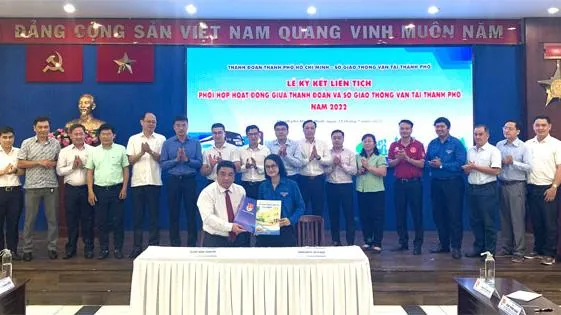 1.600 đoàn viên, thanh niên, người lao động công ty Pouyuen đi làm xe buýt