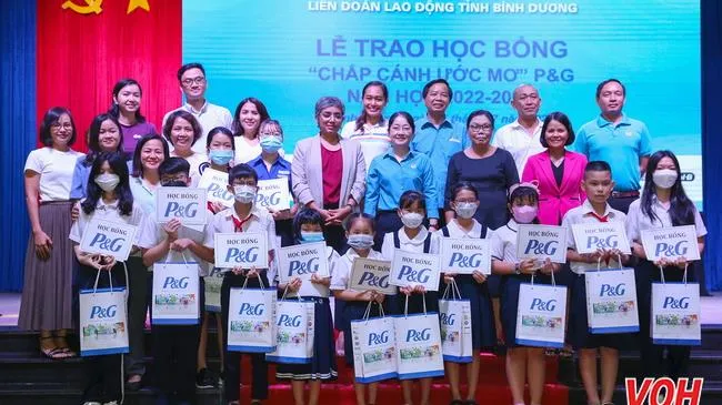 Chắp cánh ước mơ cho học sinh nghèo hiếu học