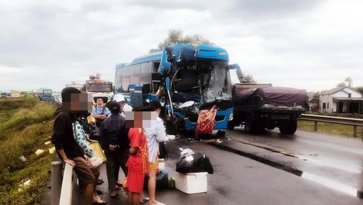 Tin tức tai nạn giao thông hôm nay: 3 ôtô tông nhau khiến 1 người tử vong