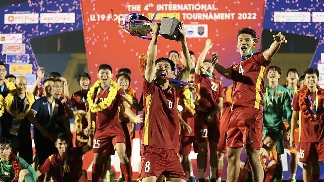 Vượt Malaysia trên loạt sút Pen, Việt Nam lên ngôi vô địch U19 Quốc tế 2022