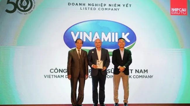 Vinamilk nhận giải thưởng TOP 50 Doanh nghiệp Phát triển Bền vững năm 2022