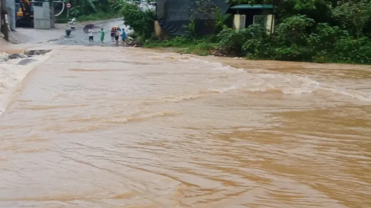 Tin nóng sáng 14/8: 7 người chết, 2 người mất tích trong mưa lũ sau bão số 2