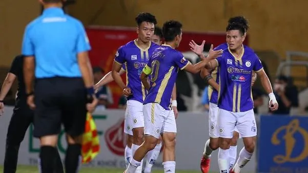 V-League 2022: Thắng kịch tính HAGL, Hà Nội vô địch lượt đi