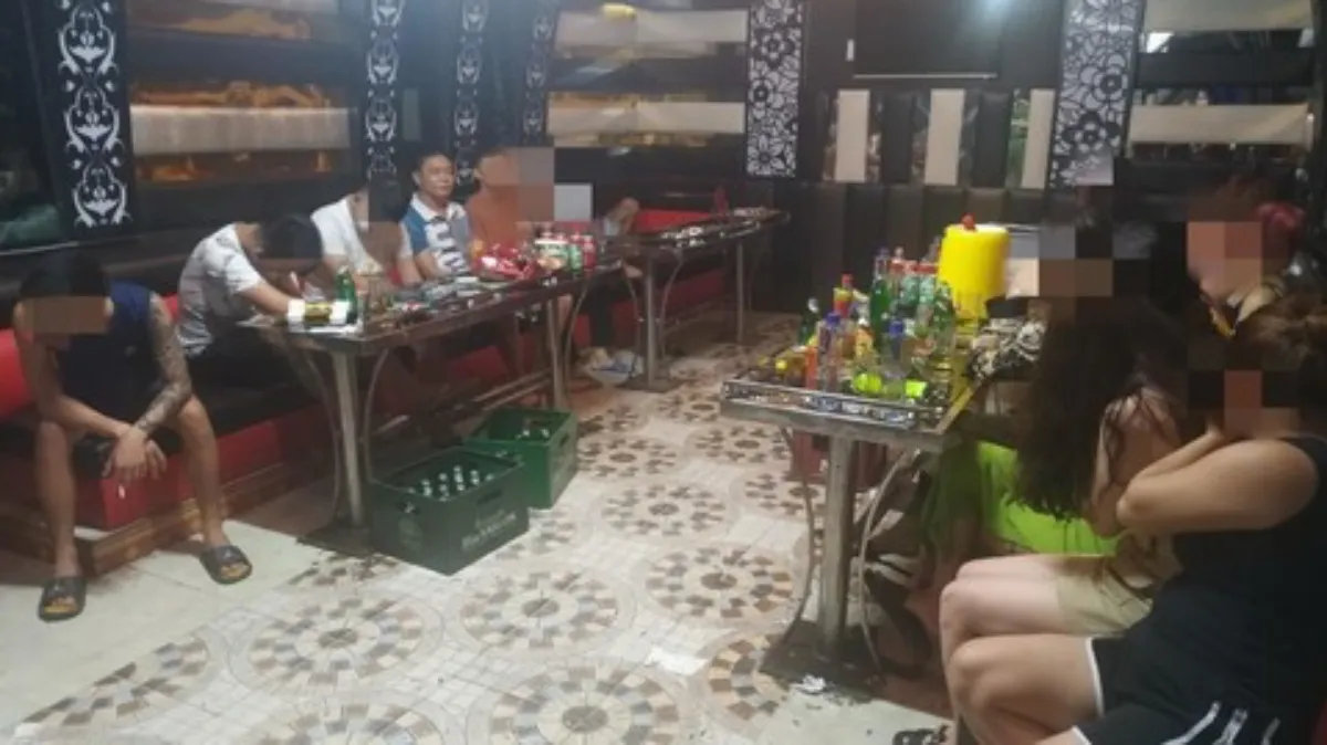 Tin tức pháp luật hôm nay 24/8/2022: Quản lý karaoke cho nhân viên bán dâm ngay tại quán