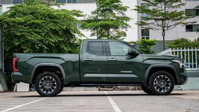 Toyota Tundra 2022 giá hơn 5 tỷ đồng, đắt không?