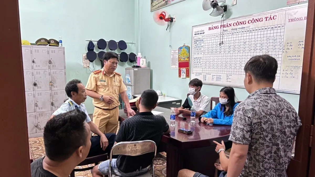 Kịp thời ngăn chặn 2 thanh niên bị người lạ dụ dỗ “bỏ nhà”