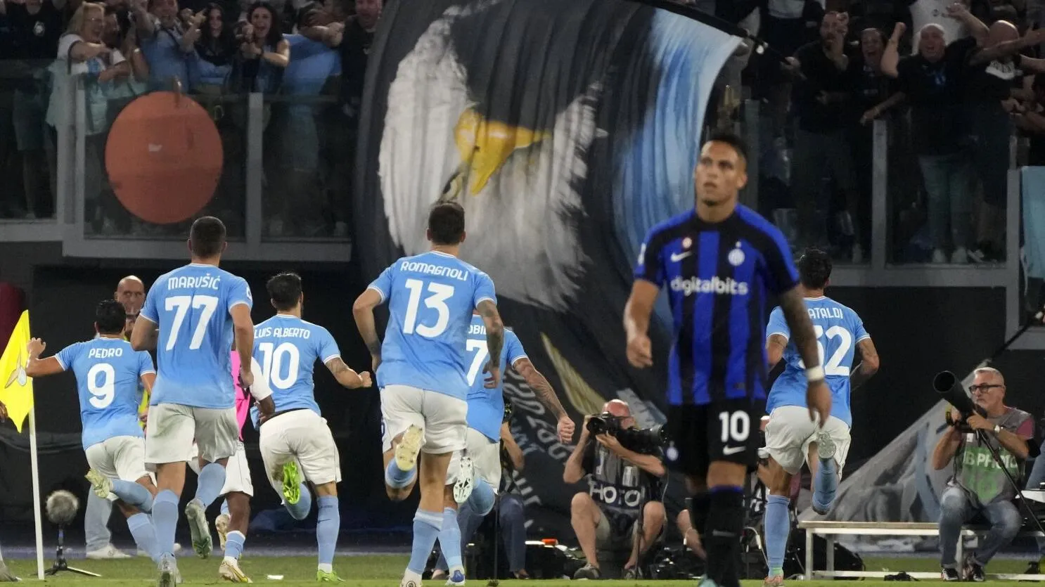 Kết quả bóng đá hôm nay: Đè bẹp Inter, Lazio chiếm ngôi đầu Serie A