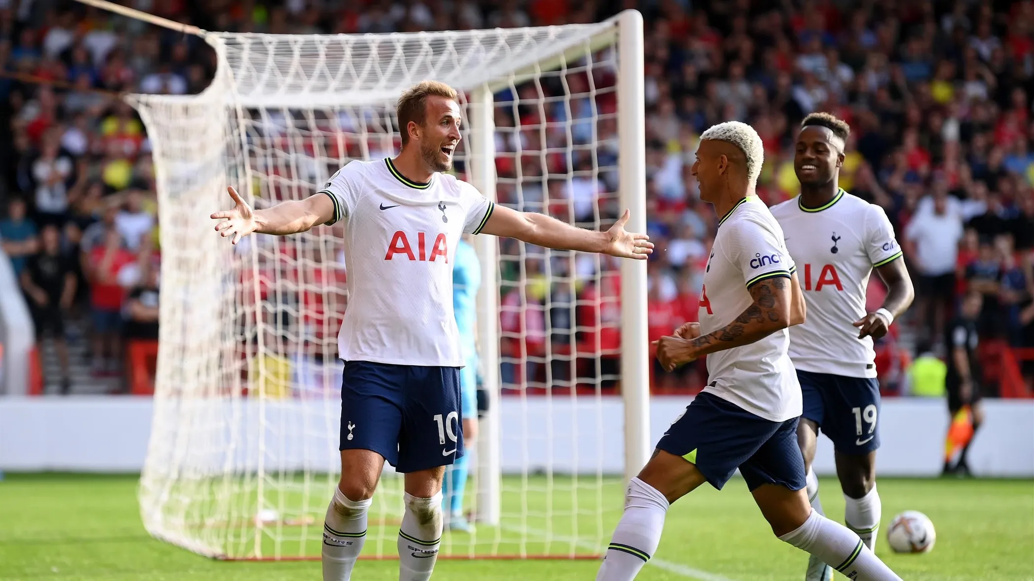 Premier League 29/8: Kane lập cột mốc 200 bàn thắng