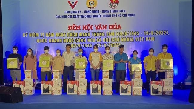 Hàng ngàn công nhân khó khăn được chăm lo tại “Đêm hội văn hóa 2022”