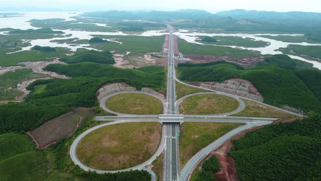 Tin nóng sáng 1/9: Hôm nay, tuyến cao tốc Vân Đồn - Móng Cái thông xe