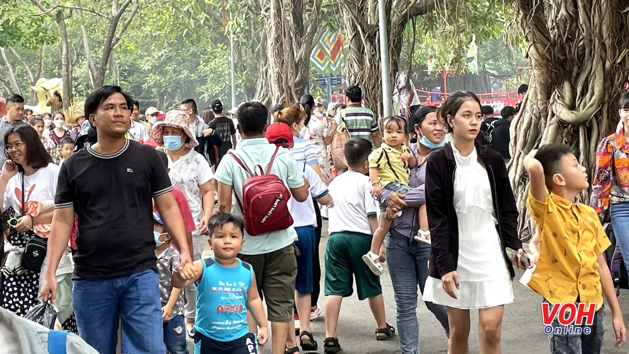 Ngày 3/9 du khách vẫn tấp nập vui chơi tại TPHCM