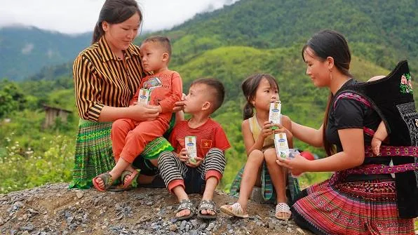 Dự án “phát triển báo chí VN” tổ chức tập huấn và tặng quà cho trẻ em khó khăn tại Lai Châu