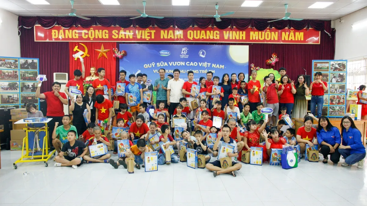 Vinamilk và quỹ sữa vươn cao Việt Nam cùng trẻ em vui Tết Trung thu