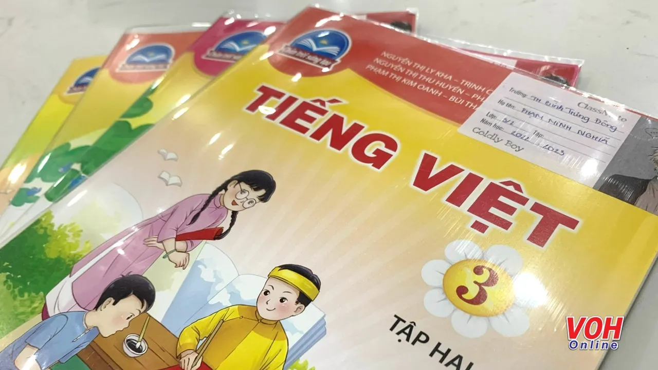 Học sinh TPHCM trang bị gần đủ sách giáo khoa