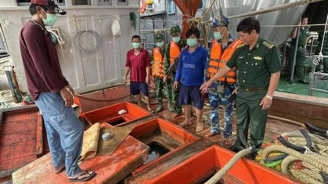 Tin nóng trưa 12/9: Bắt giữ tàu chở 16.000 lít dầu DO không nguồn gốc tại Kiên Giang