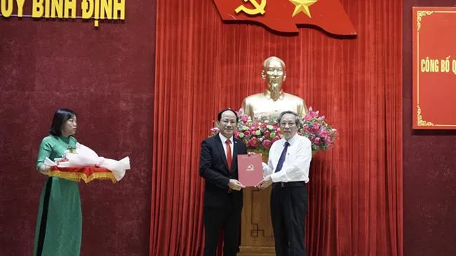 Điều động, chỉ định Thứ trưởng Bộ TT-TT giữ chức Chủ tịch UBND tỉnh Bình Định