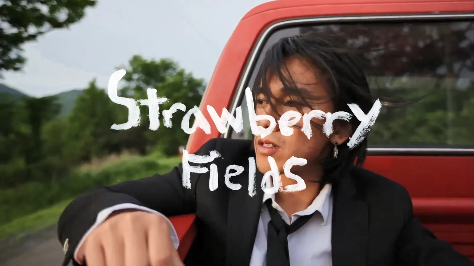 Ca nhạc sĩ indie người Mỹ gốc Việt Monét Ngô ra mắt MV “Strawberry Field”