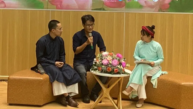 “Văn hóa không vắng hoa”
