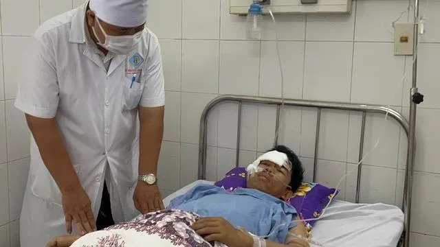 Cứu sống người đàn ông bị tường đè gây đa chấn thương