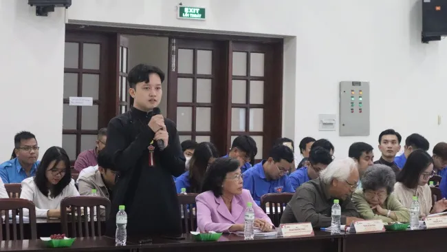 Để người trẻ thêm yêu sử Việt