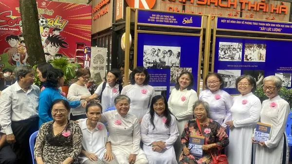 Ra mắt sách Chúng ta đòi hòa bình