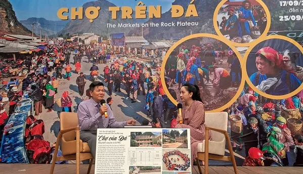 Triển lãm ảnh “Chợ trên Đá”