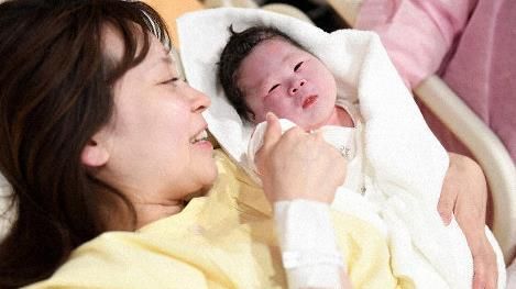 Nhật Bản: Số trẻ sơ sinh giảm xuống mức thấp nhất trong 22 năm, tỷ lệ người già vượt ngưỡng 15%