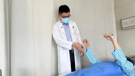 Kịp thời cấp cứu người phụ nữ trẻ đột ngột mất ý thức sau khi thức dậy