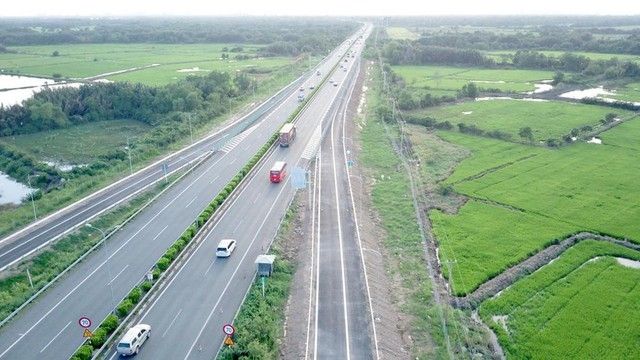 4 dự án cao tốc tuyến Bắc - Nam phía Đông đều chậm tiến độ