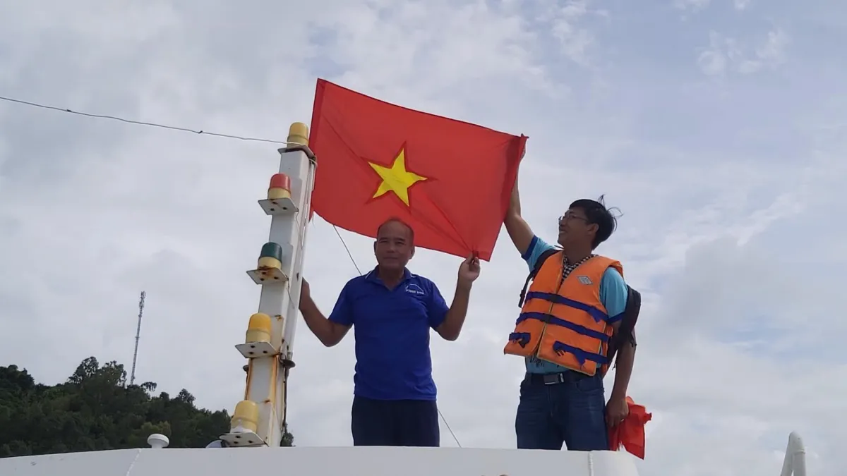 TPHCM thăm, tặng quà cho lực lượng đóng quân và nhân dân trên đảo Hòn Đốc – Kiên Giang