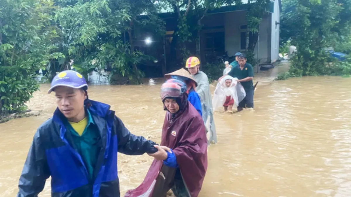 Tin nóng trưa 29/9: Mưa lớn sạt lở đất, Nghệ An di dời hàng trăm hộ dân