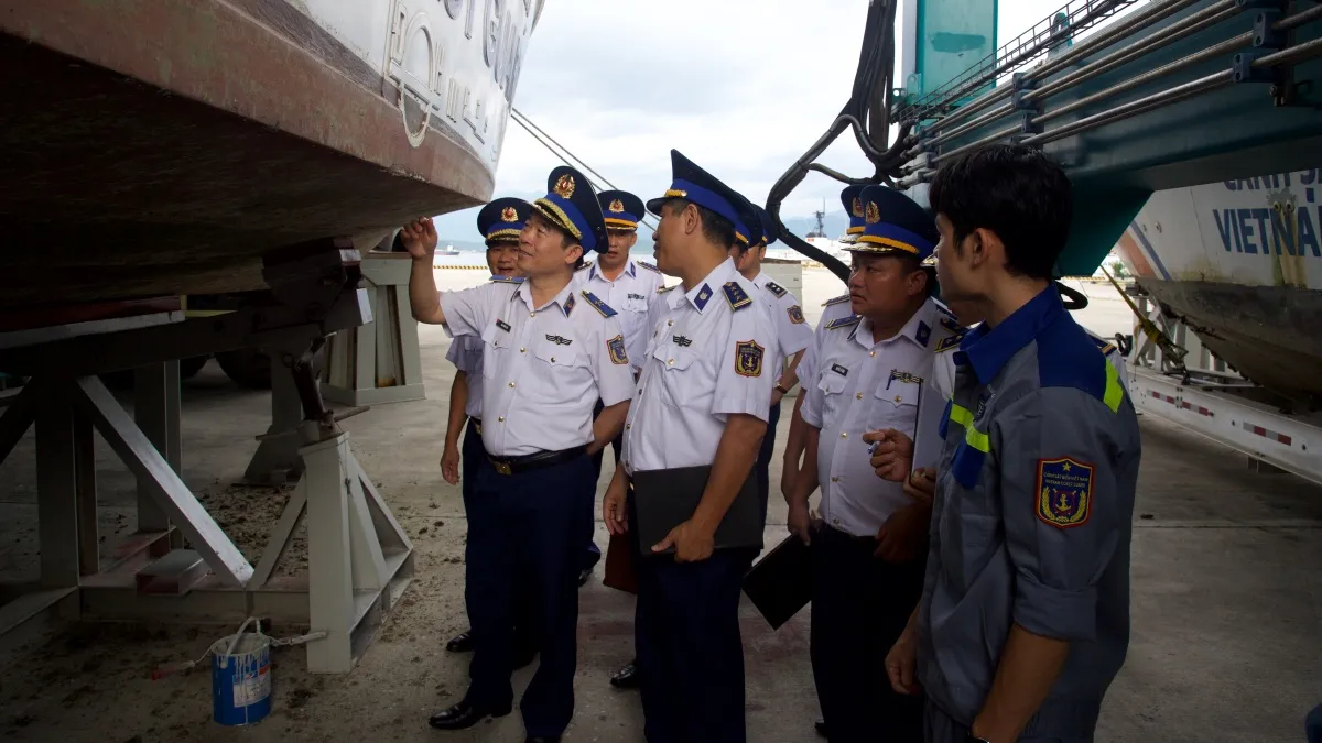 Bộ Tư lệnh Cảnh sát biển kiểm tra Hải đoàn 32