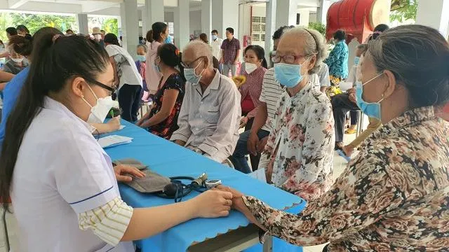 Khám sức khỏe miễn phí cho người cao tuổi