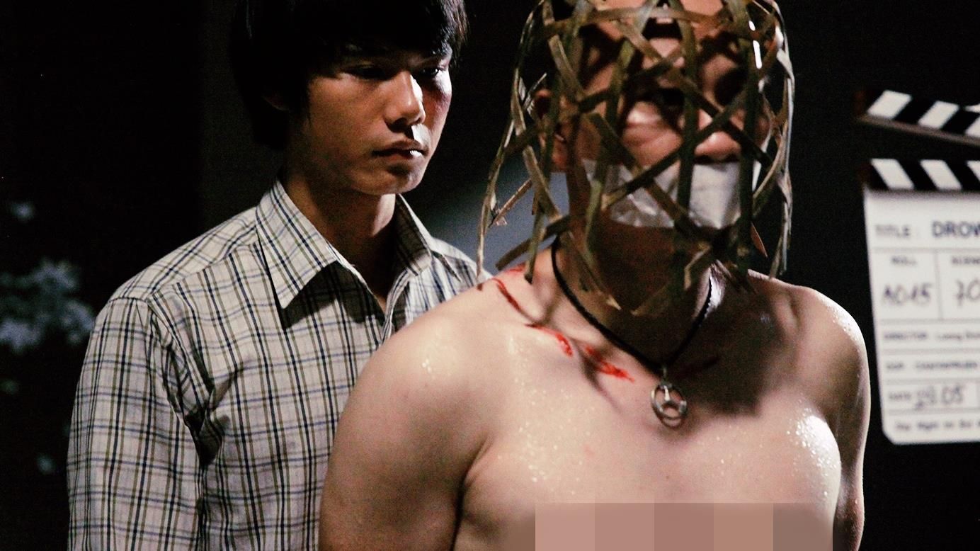 Tin giải trí 4/10: Thành phố ngủ gật dán nhãn 18+ vì bạo lực và cảnh nóng