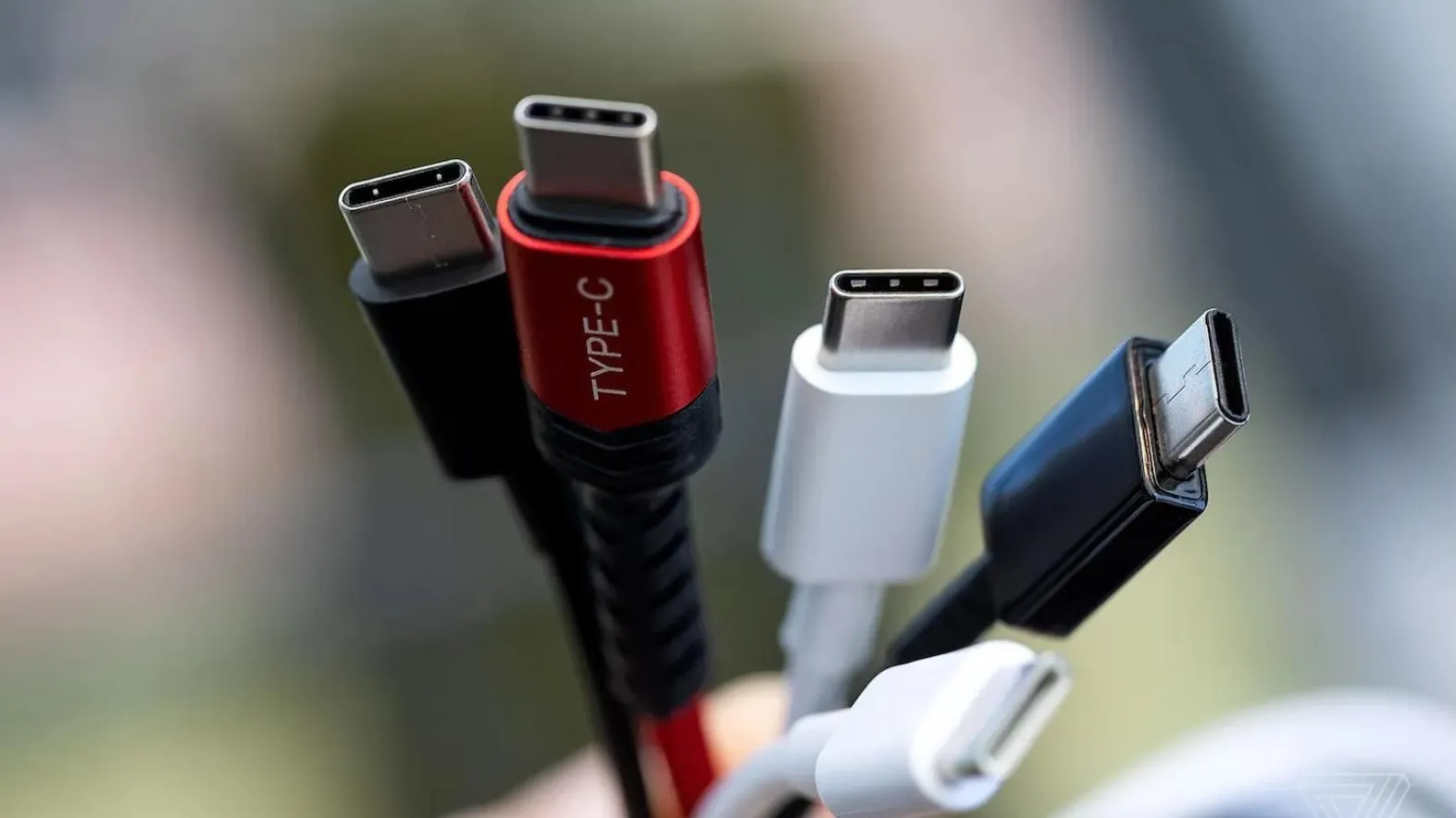 EU thông qua quy định sử dụng một cổng sạc USB-C cho tất cả các thiết bị điện tử