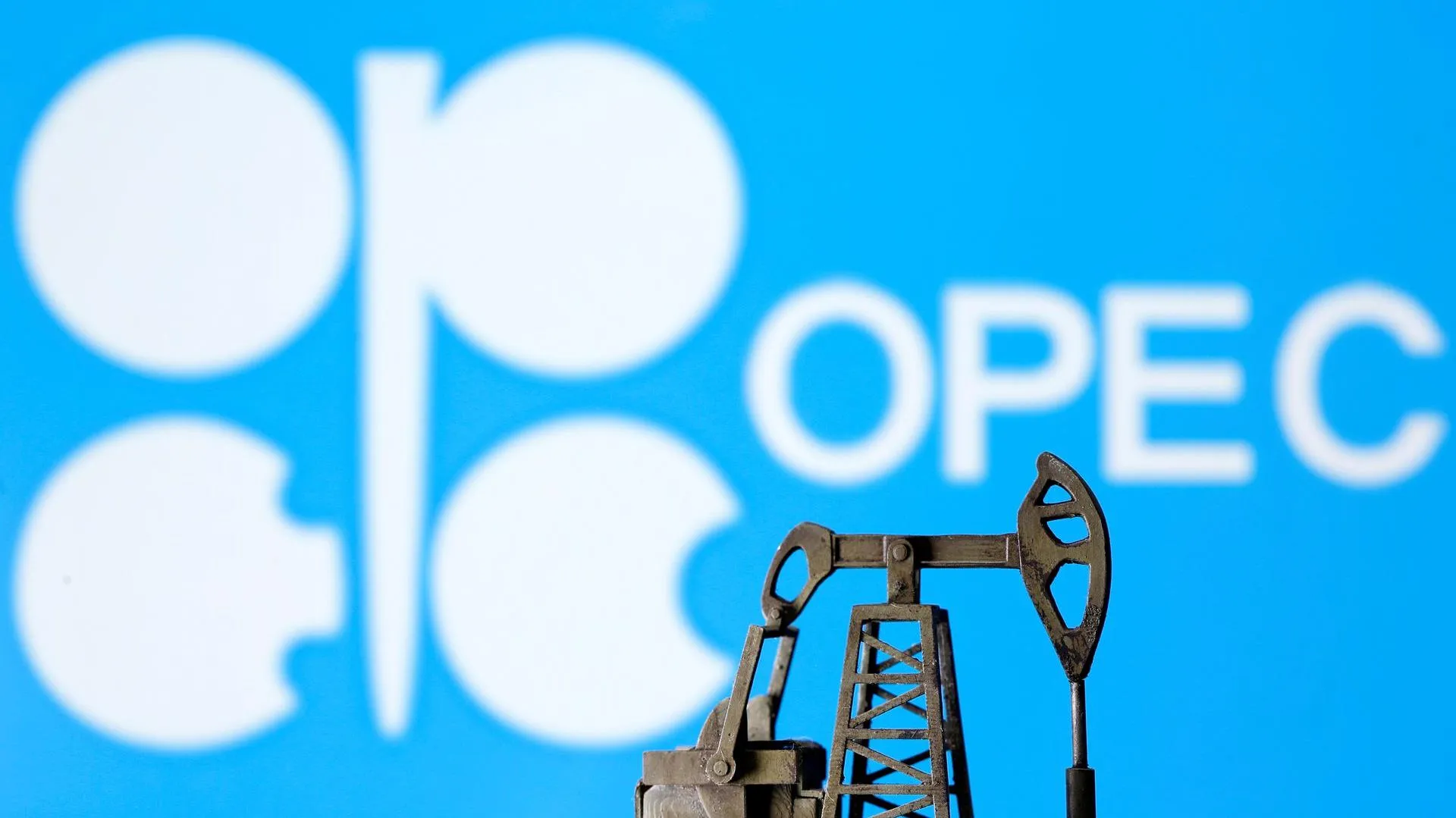 OPEC+ nhất trí cắt giảm mạnh sản lượng dầu mỏ bất chấp Mỹ phản đối